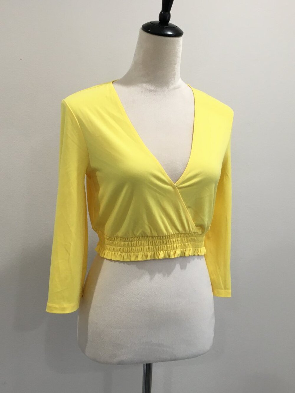 BCBGENERATION Yellow Long Sleeve Low V Neck Shirred Hem Cropped Shirt Top